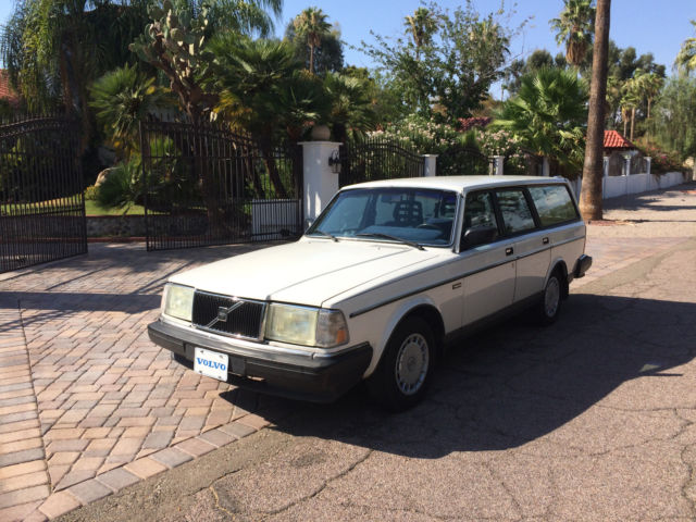 1989 White Volvo 240 Wagon