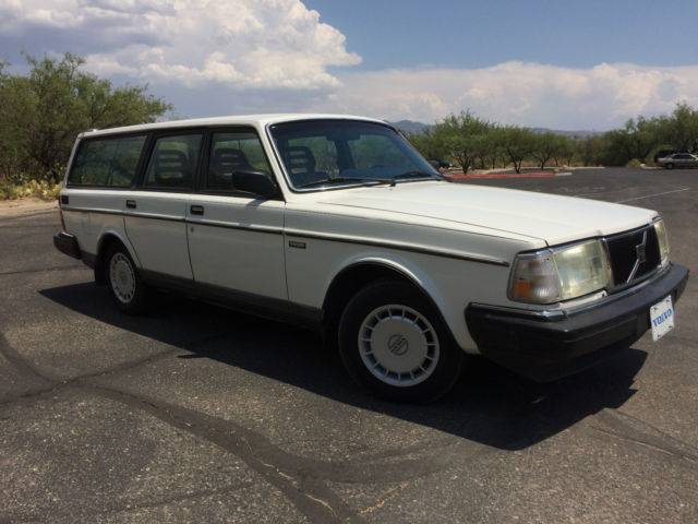 1989 White Volvo 240 Wagon