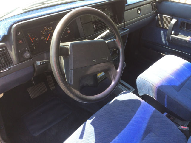 1989 White Volvo 240 Wagon