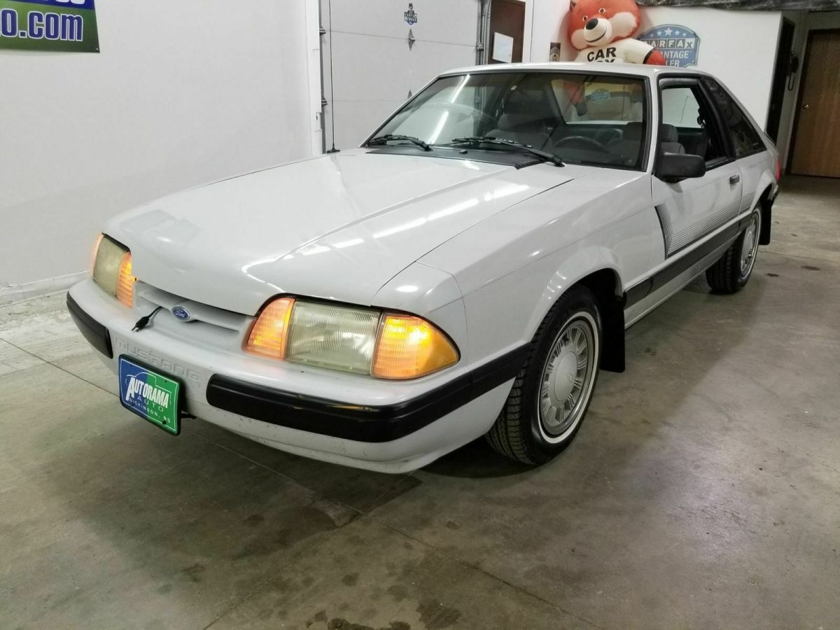 1989 White Ford Mustang Coupe