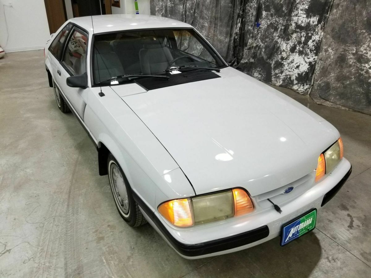 1989 White Ford Mustang Coupe