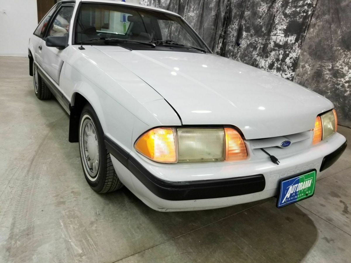 1989 White Ford Mustang Coupe