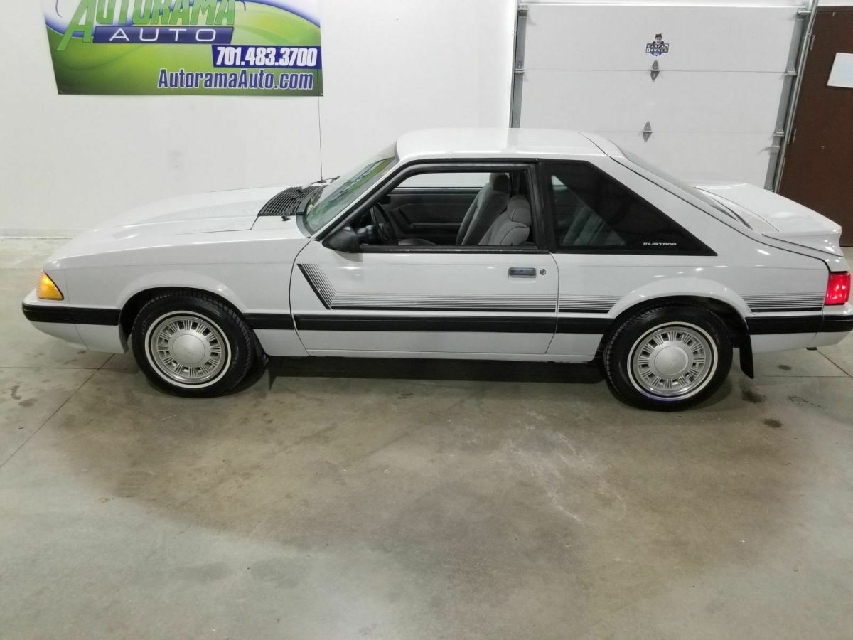 1989 White Ford Mustang Coupe