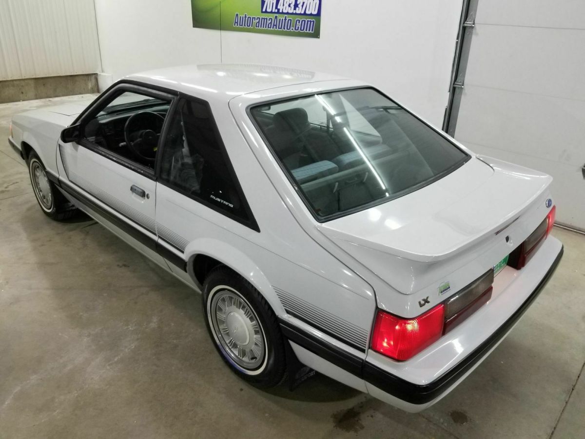 1989 White Ford Mustang Coupe
