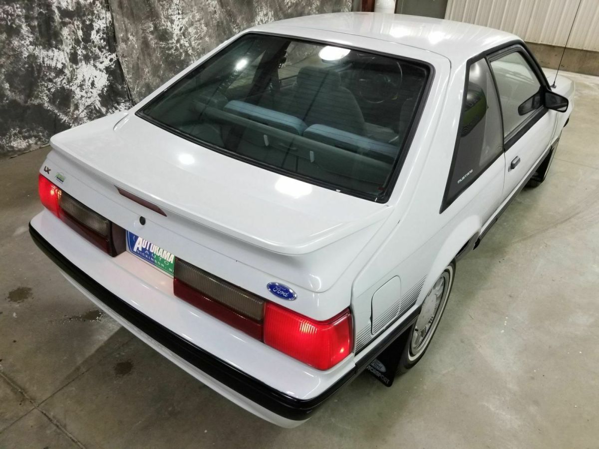 1989 White Ford Mustang Coupe