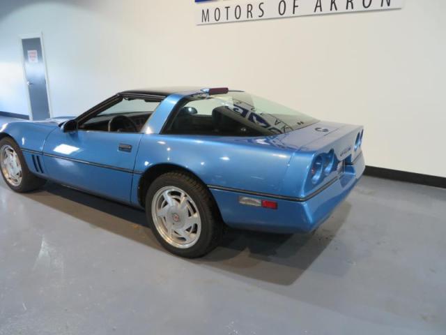 1989 Blue Chevrolet Corvette --