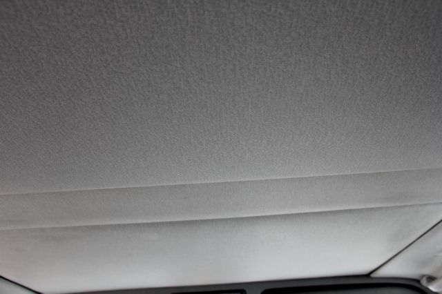 1990 White Mercedes-Benz 300-Series Sedan