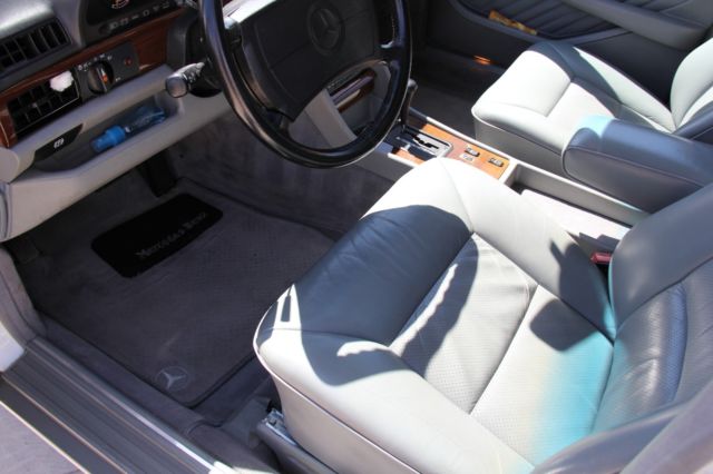 1990 White Mercedes-Benz 300-Series Sedan