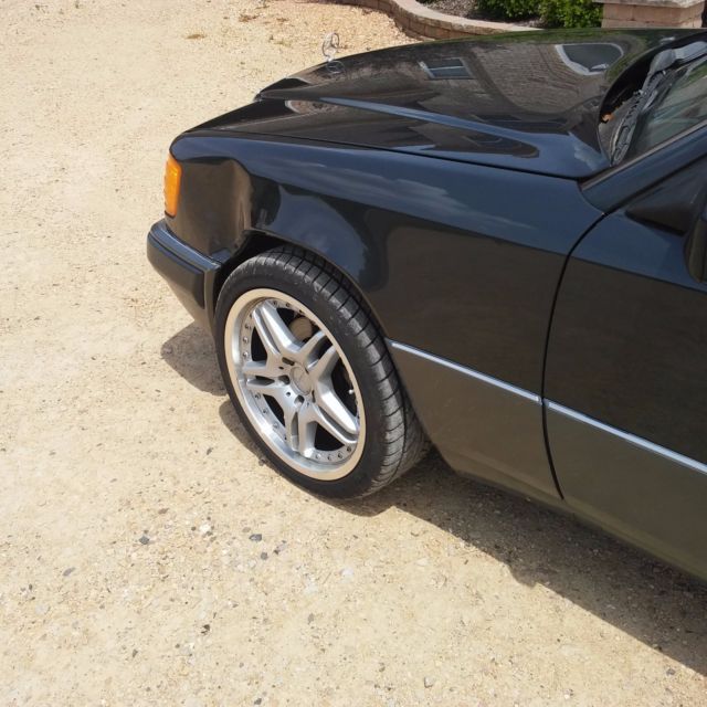 1990 Black Pearl Mercedes-Benz 300-Series Sedan