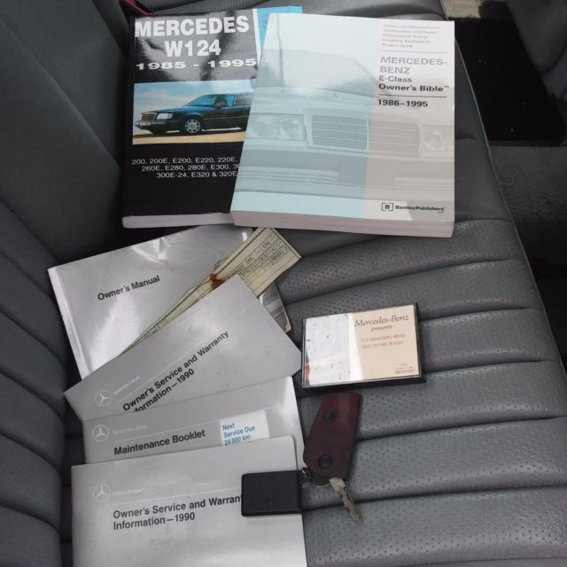 1990 Black Pearl Mercedes-Benz 300-Series Sedan