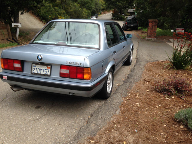 1990 Blue BMW 3-Series Sedan