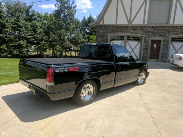 1990 Black Chevrolet C/K Pickup 1500 Standard Cab Pickup