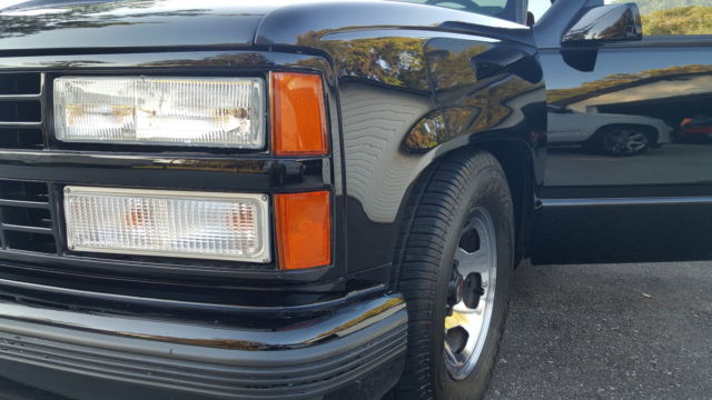 1990 Black Chevrolet C/K Pickup 1500