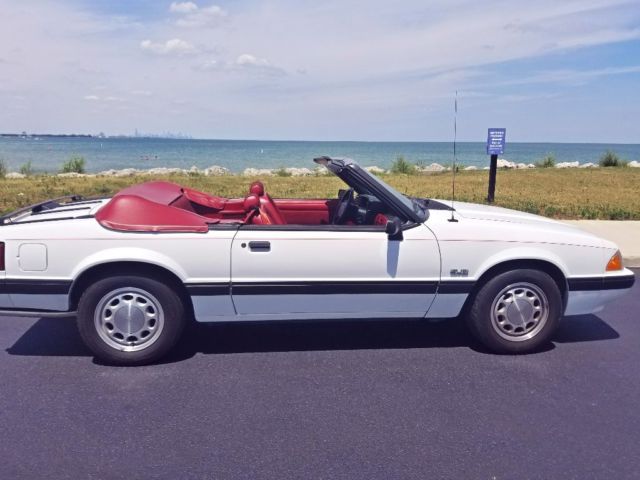 1990 White Ford Mustang Convertible