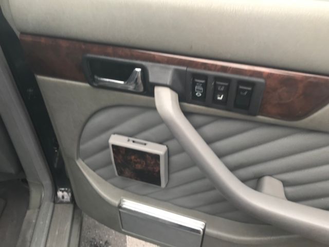 1990 Dark Gray Mercedes-Benz 500-Series Sedan