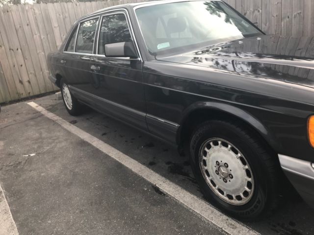 1990 Dark Gray Mercedes-Benz 500-Series Sedan