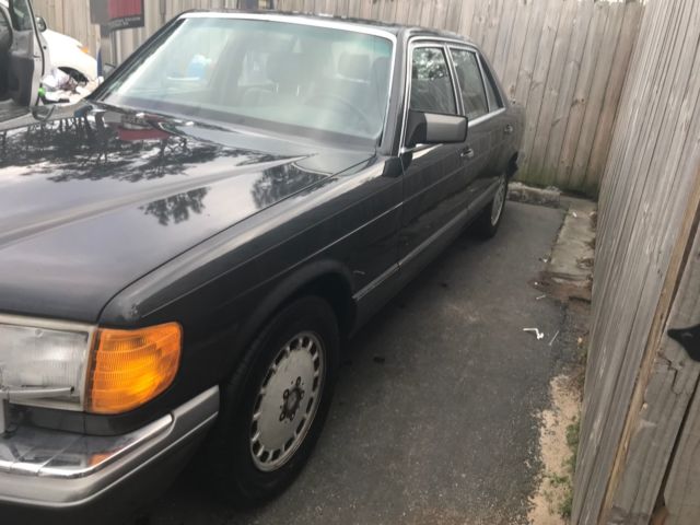 1990 Dark Gray Mercedes-Benz 500-Series Sedan