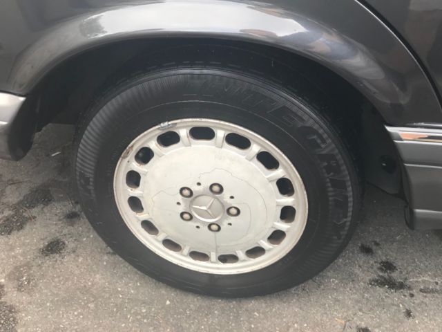 1990 Dark Gray Mercedes-Benz 500-Series Sedan