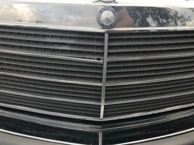 1990 Dark Gray Mercedes-Benz 500-Series Sedan