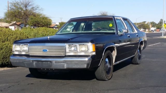1990 Black Ford Crown Victoria Sedan