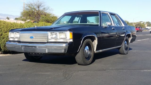 1990 Black Ford Crown Victoria Sedan