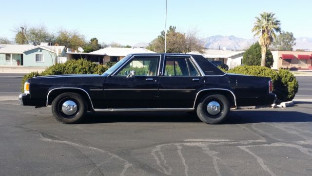 1990 Black Ford Crown Victoria Sedan