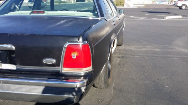 1990 Black Ford Crown Victoria Sedan