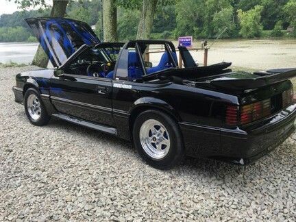 1990 Black and blue Ford Mustang