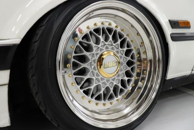 1990 White BMW 3-Series --