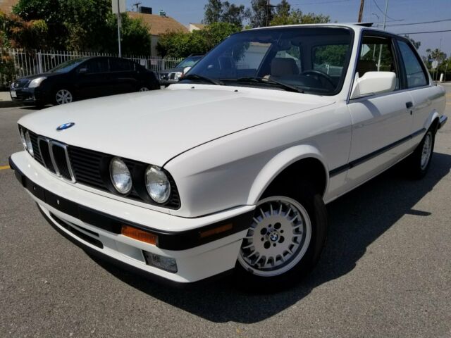 1990 White BMW 3-Series Coupe