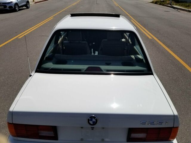 1990 White BMW 3-Series Coupe