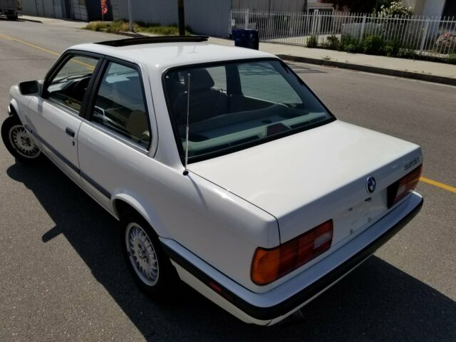 1990 White BMW 3-Series Coupe