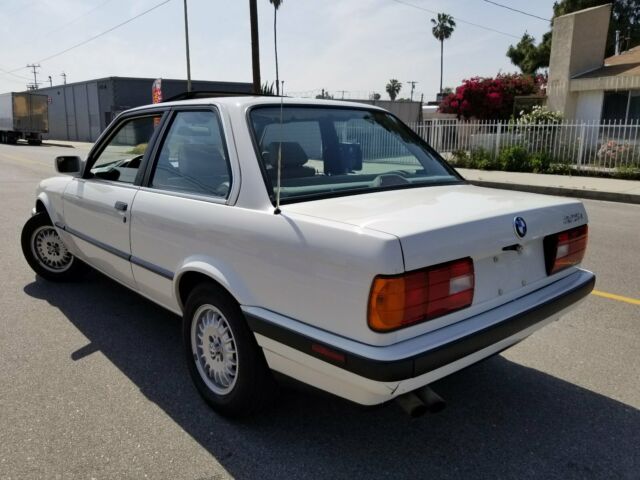 1990 White BMW 3-Series Coupe