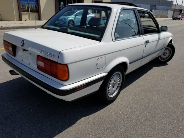 1990 White BMW 3-Series Coupe