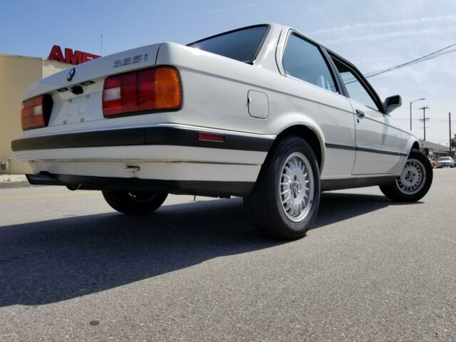1990 White BMW 3-Series Coupe