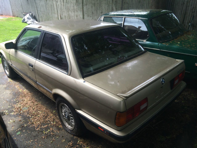 1990 Gold BMW 3-Series Coupe