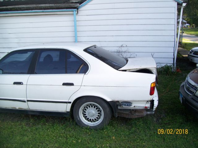 1990 White BMW 5-Series Sedan