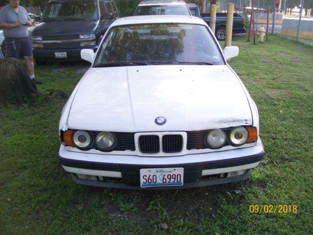 1990 White BMW 5-Series Sedan