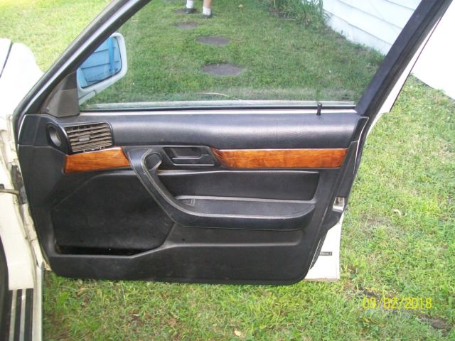 1990 White BMW 5-Series Sedan