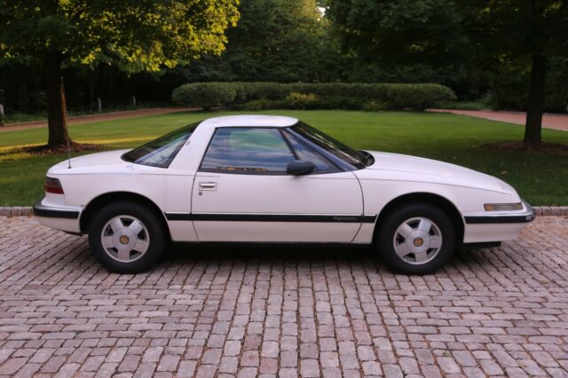 1990 White Buick Reatta Coupe