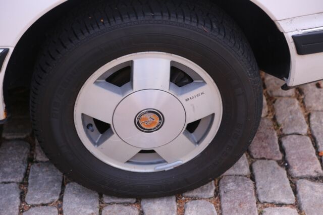1990 White Buick Reatta Coupe