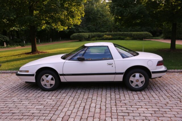 1990 White Buick Reatta Coupe
