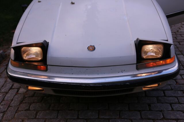 1990 White Buick Reatta Coupe