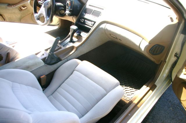 1990 White Nissan 300ZX Coupe