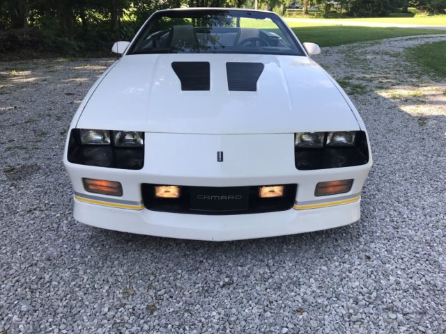 19900000 White Chevrolet Camaro Convertible