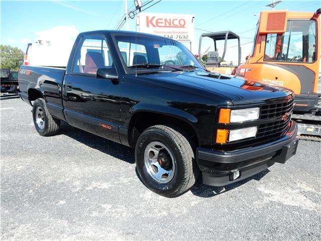1990 Black Chevrolet Silverado 1500 2 DR P/U