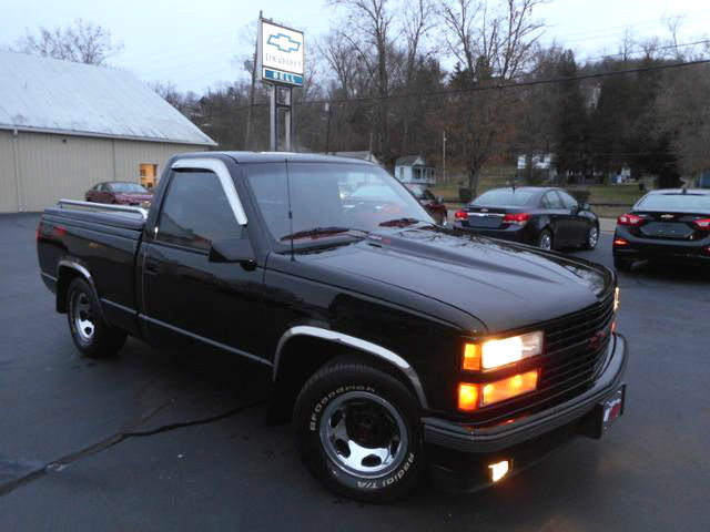 1990 Black Chevrolet C/K Pickup 1500 Pickup Truck