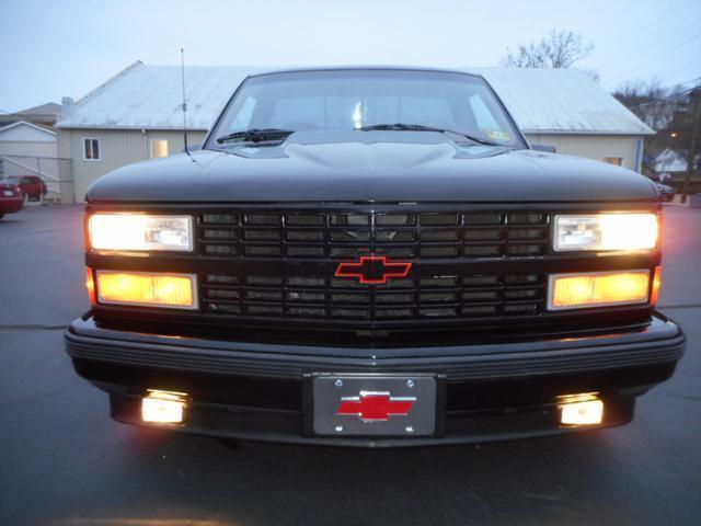 1990 Black Chevrolet C/K Pickup 1500 Pickup Truck