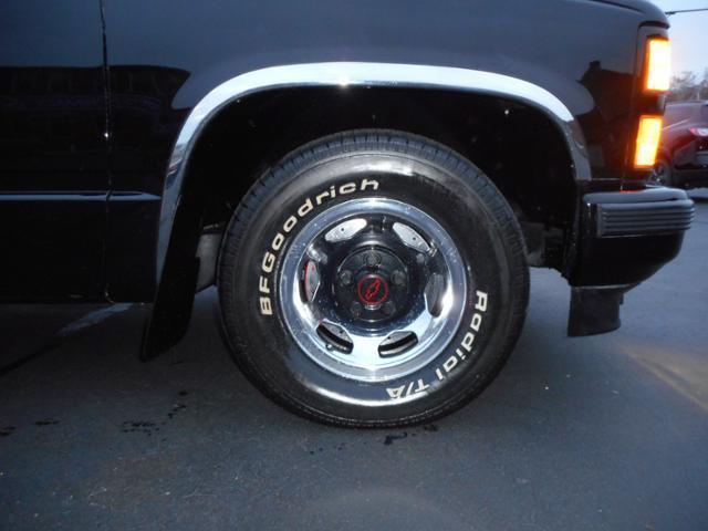 1990 Black Chevrolet C/K Pickup 1500 Pickup Truck