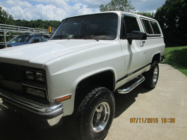 1990 White Chevrolet Blazer SUV